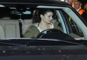 Beren Saat sessizliğini bozmadı!