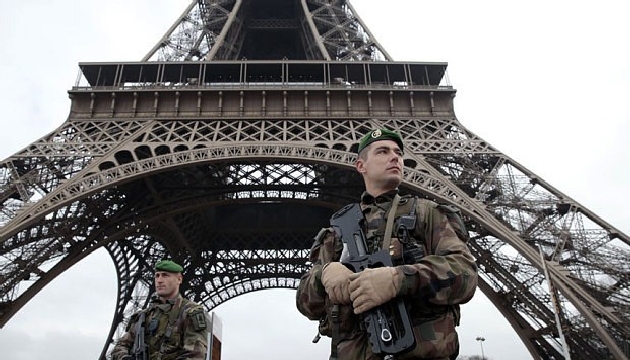 Paris te terör alarmı!