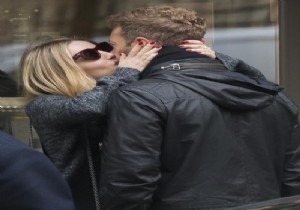 Chris Martin ve Annabelle Walls a Paris te aşk başka!