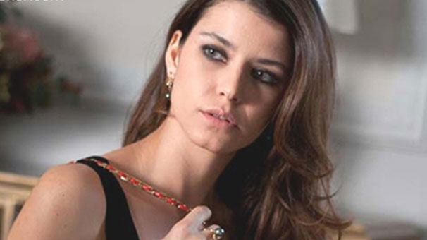 Beren Saat icralık oldu!