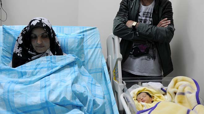 Hamile kadının rahminden bebeğin 2 katı kitle çıktı