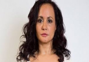 Yüzünün kırışmaması için 40 yıldır gülmüyor!