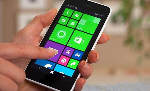 Windows Phone ve Lumia tepetaklak!