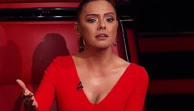 Ebru Gündeş apar topar ameliyatı oldu!