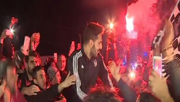 Taraftarlar Beşiktaş ı coşkulu karşıladı!