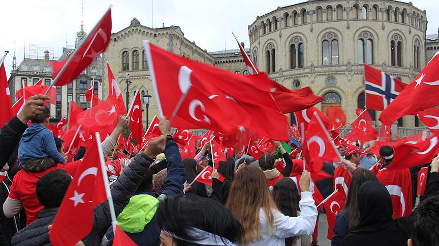 Norveç te Türk Bayrakları!
