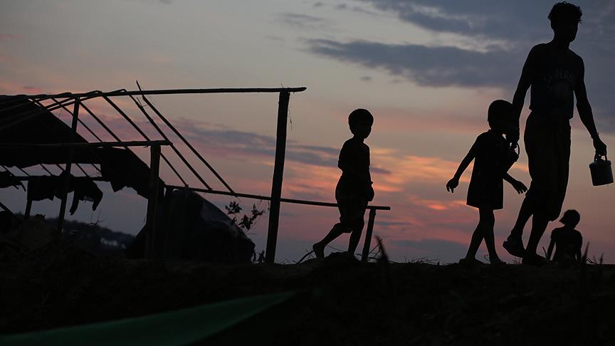 Arakan da cesetleri yok ediyorlar