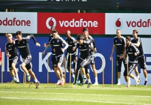 Kartal stoper avında!