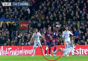 Neymar ı tekmelediler, ayak bileği KAN içinde kaldı!