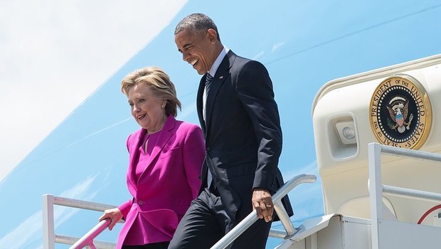 Obama, Clinton ın mitinginde!
