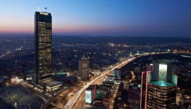 İstanbul un en yüksek binası satılıyor!