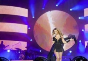 Hadise nin Yürek Hoplatan Mini Eteği!