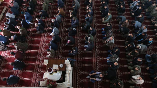 34 gün sonra ilk cuma namazı!