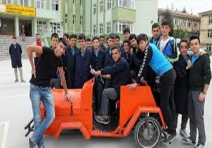 Hurda malzemelerden otomobil ürettiler!