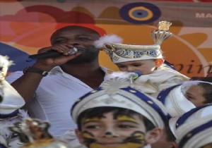 Pascal Nouma Sünnet Çocuklarına Hem Kirve Oldu Hem de Eğlendirdi!