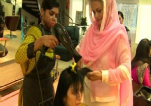  Kezzap mağduru kadınların kuaförü 