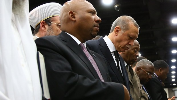 Erdoğan, Ali’nin cenaze namazını kıldı!
