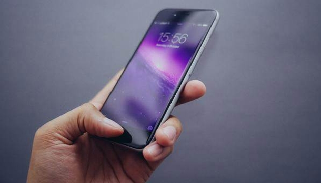 iPhone SE yi iPhone 6S ile karşı karşıya getirdik!