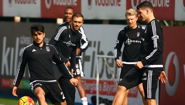 Beşiktaş, Fenerbahçe derbisinde tam kadro!