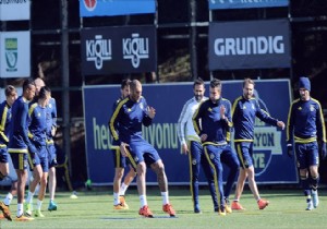 Robin Van Persie Takımla Çalışmalara Başladı!