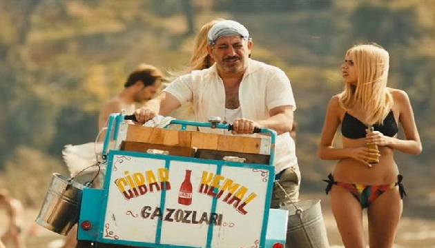 Cem Yılmaz,  İftarlık Gazoz un galasında herkesi kahkahaya boğdu!