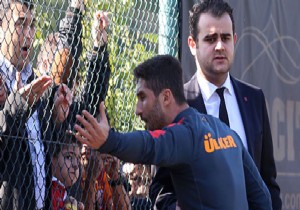Sabri Sarıoğlu adeta çılgına döndü, taraftarın üstüne üstüne yürüdü!