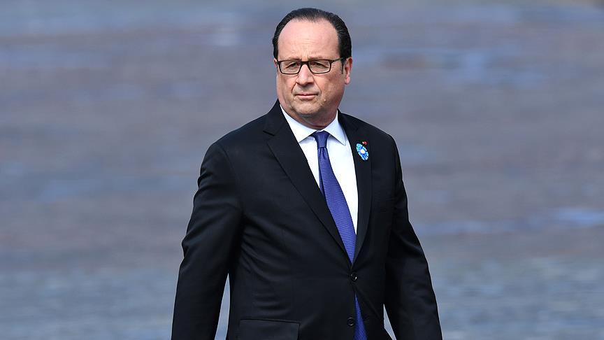 Hollande politikadan çekilmiyor