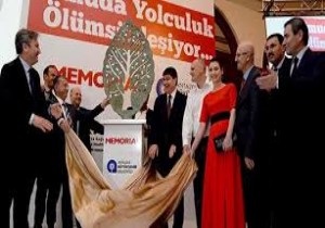  Hayat Ağacı  heykeli ile ölümsüzleşti!