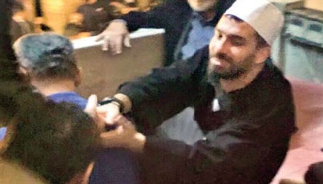 Arda Turan gelir gelmez Eyüp Sultan Camii sine gitti!