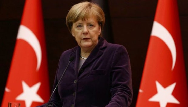 Merkel Türkiye için savaşacak!