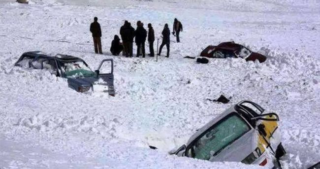 Çığ felaketi 3 can aldı