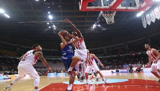 Anadolu Efes, Olympiakos 81-68