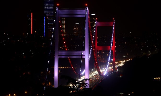 İstanbul un köprüleri, KKTC için aydınlatıldı