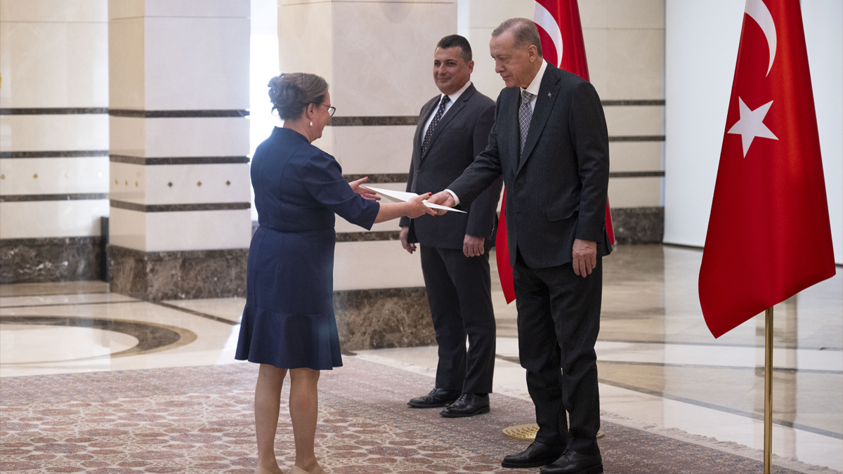 Erdoğan a büyükelçilerden güven mektubu