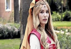 Gamze Özçelik Neden Sosyal Medyaya Kızdı ?