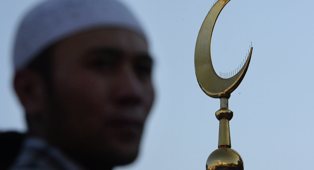 Hollanda da camiye İslamofobik saldırı