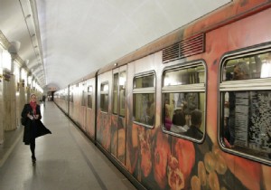  Bomba atar  ile metroya