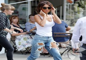 Nicole Scherzinger Londra Sokaklarında Yırtık Pırtık Dolanıyor