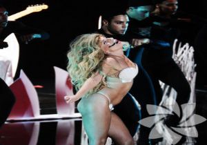 Lady Gaga Lezbiyen Gece Kulüplerine Gittiğini  Söyledi!