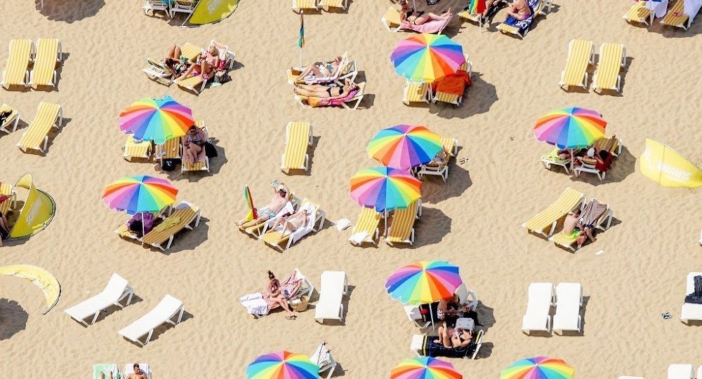 Turist, plajda kazdığı çukurda boğularak can verdi