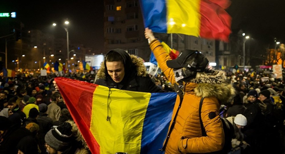 Romanya da hükümet  paralel devleti  protesto etti