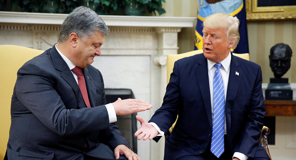 Trump, Poroşenko ile tokalaşmadı