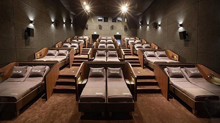 İstanbul da yataklı sinema salonu açıldı