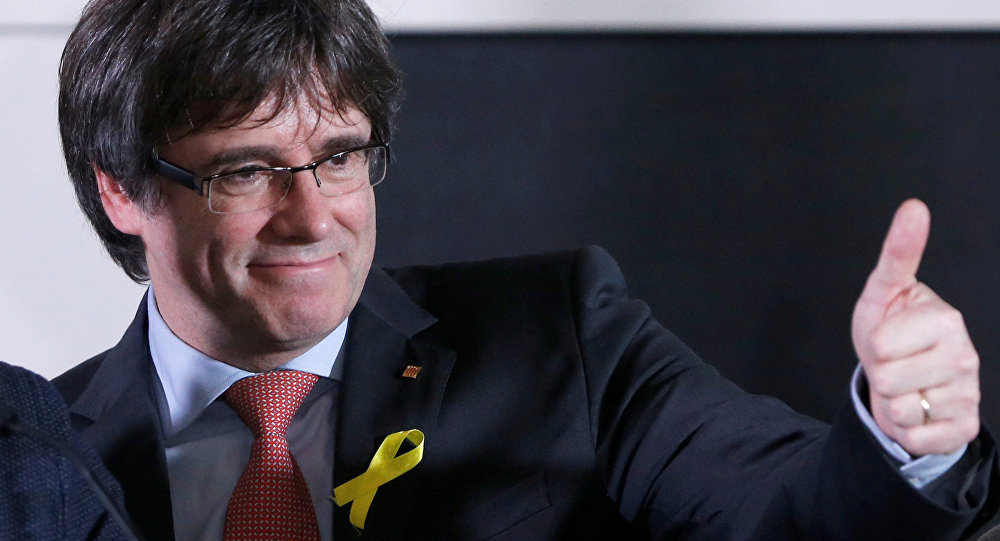 Puigdemont,  Rajoy, Katalonya nın tokadını suratına yedi 