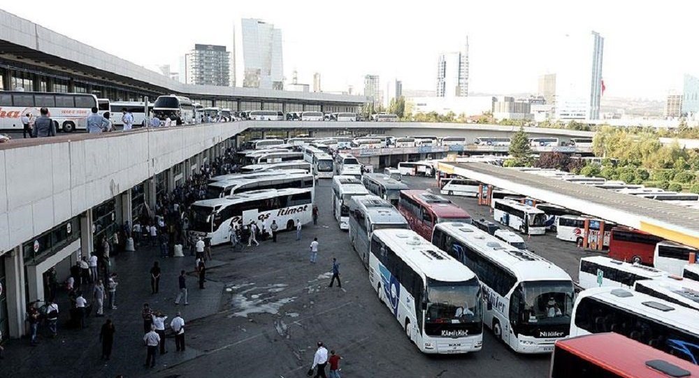 Yolcudan otobüs şoförüne  Erdoğan ın fotoğrafını merdivene serdi  suçlaması