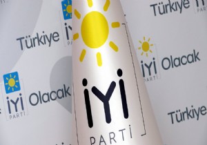 İYİ Parti'de şok eden istifa