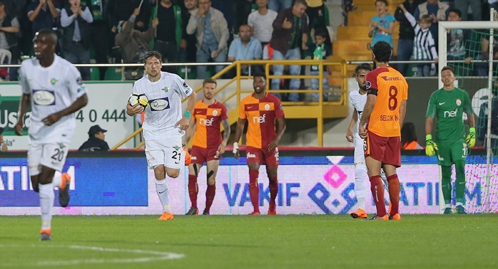 Galatasaray, zirvedeki yerini korudu
