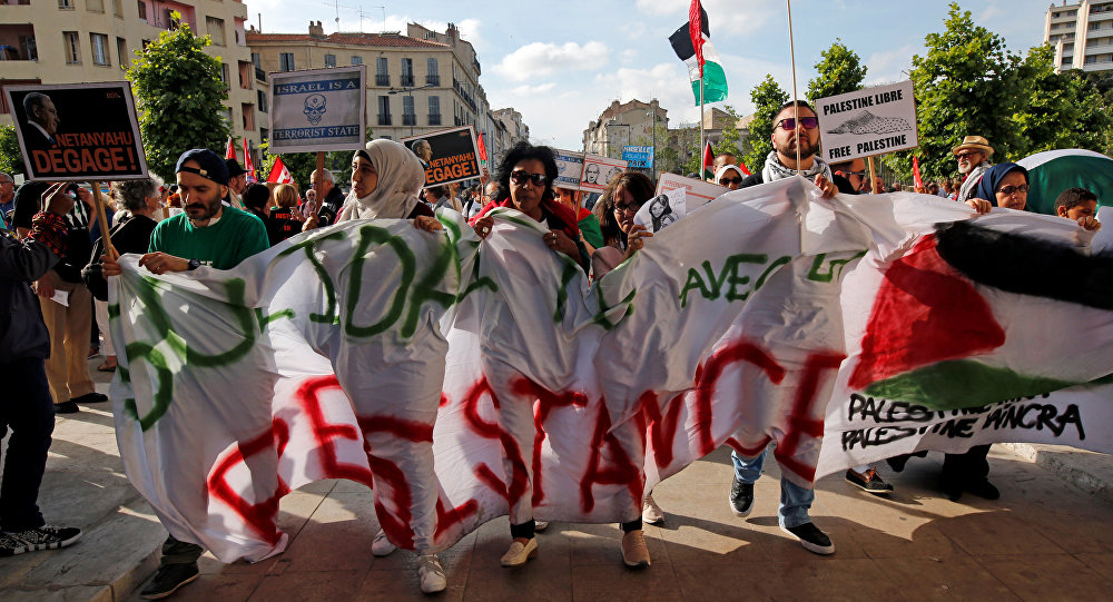 Netanyahu Paris te protesto edildi