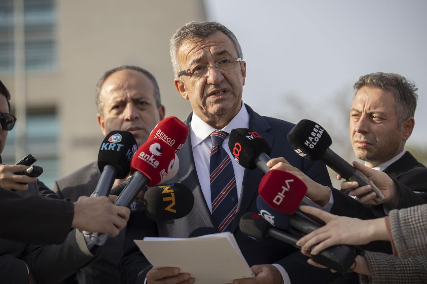 CHP, 2 yeni yasayı AYM ye taşıdı