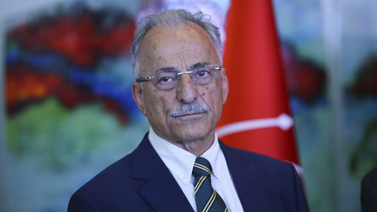Karayalçın ın adı meydana verildi